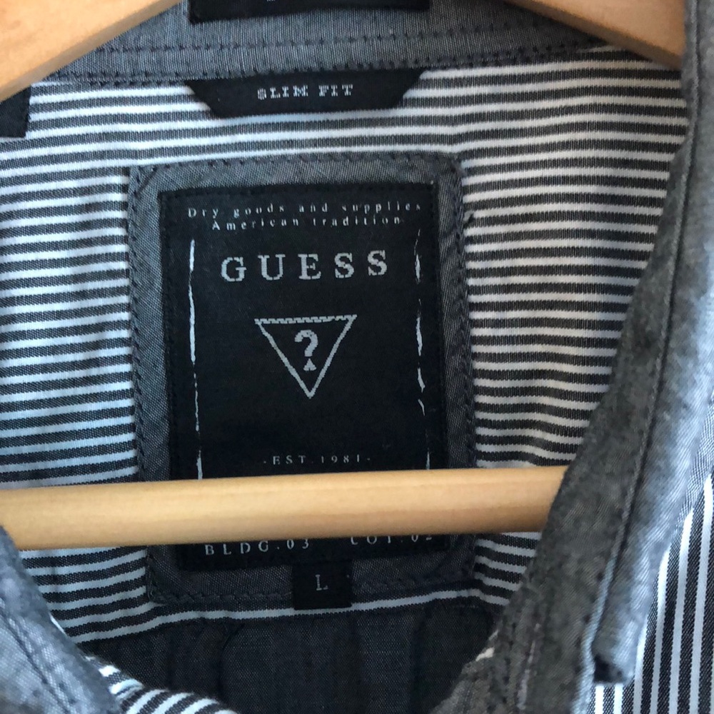 Men’s Guess button down - Picture 2 of 3